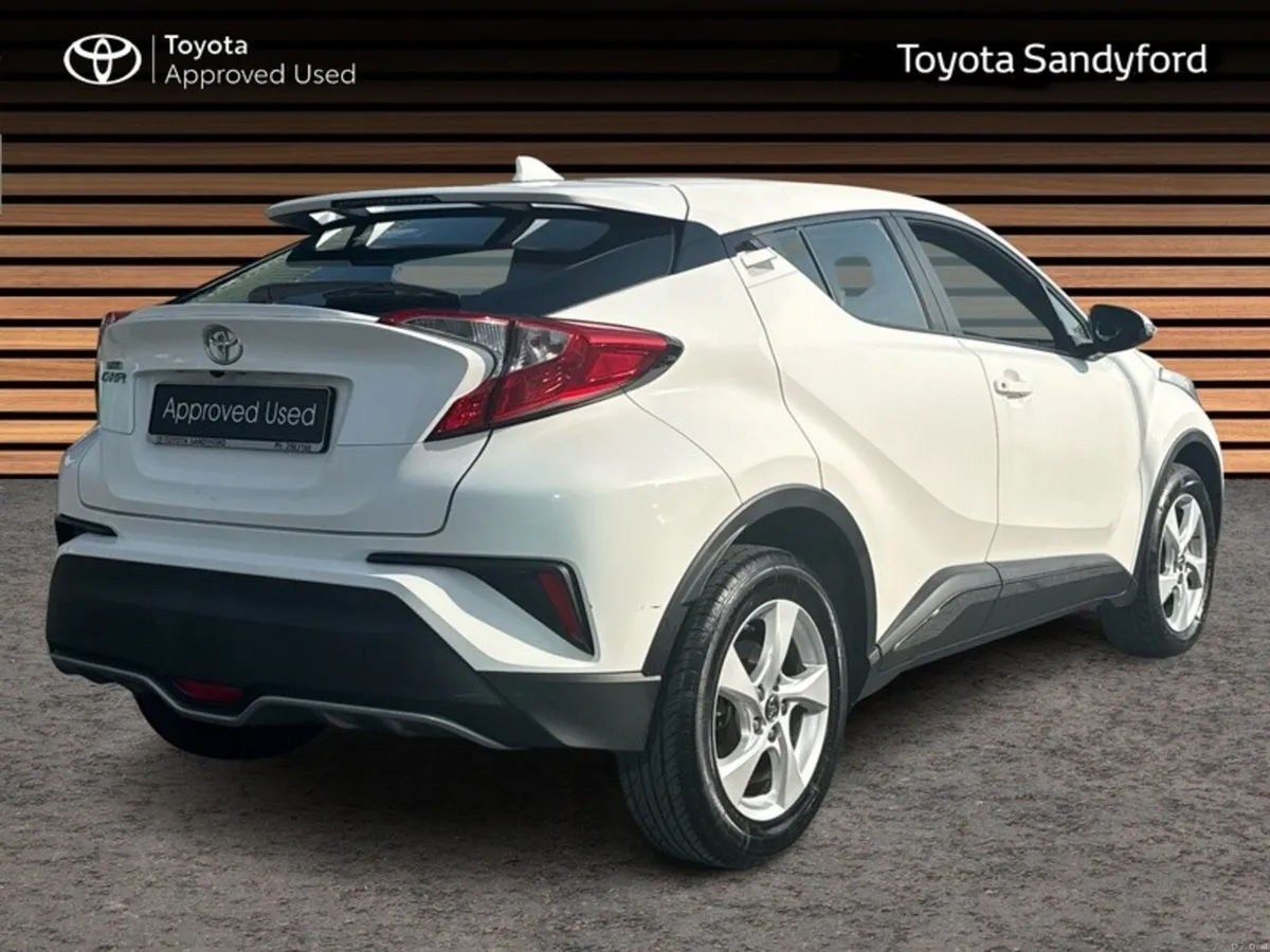 Toyota C-HR 1.2T LUNA MANUAL // REAR CAMERA // SAF - Image 2