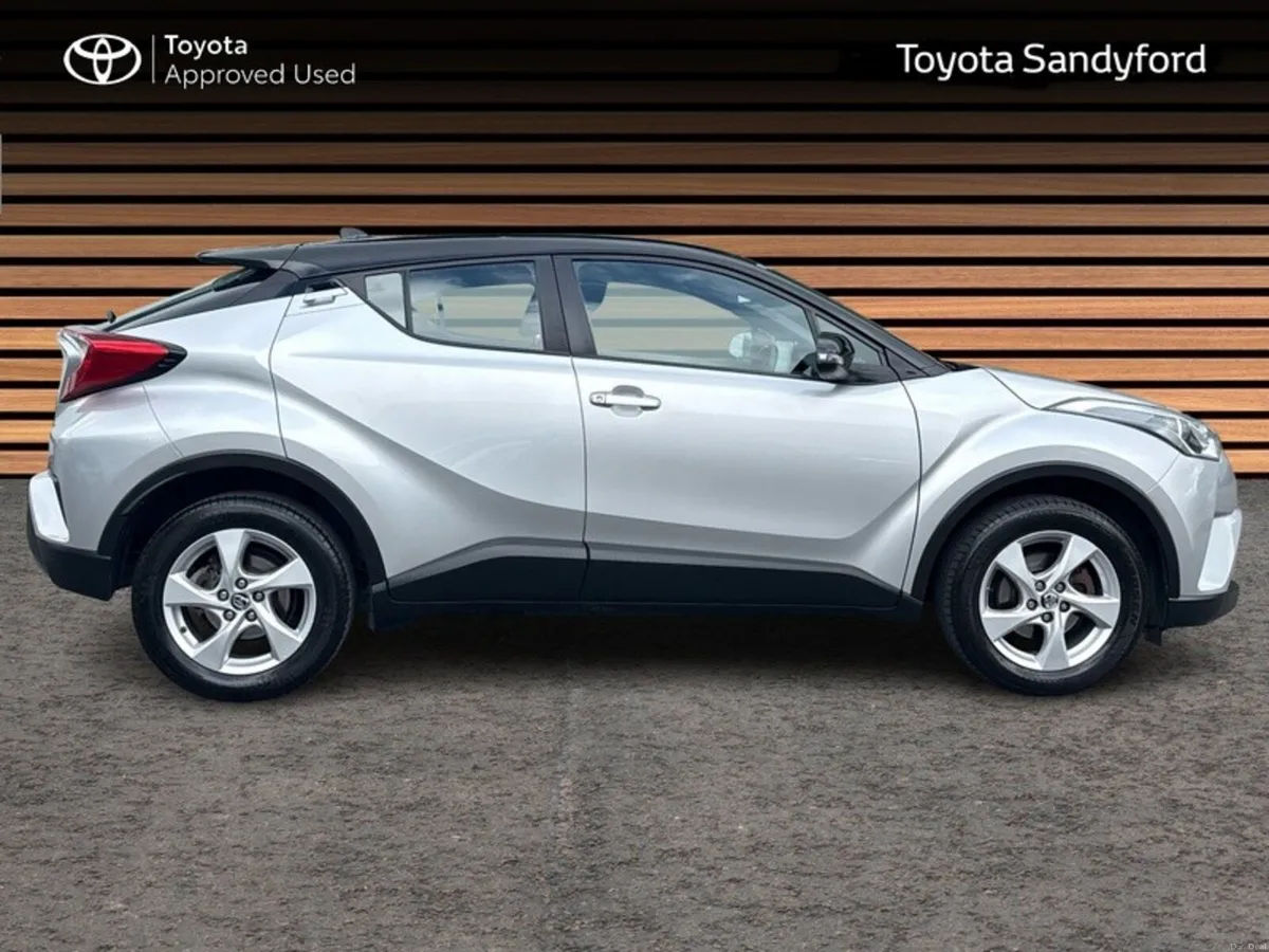Toyota C-HR 1.2T LUNA MANUAL // REAR CAMERA // SAF - Image 3