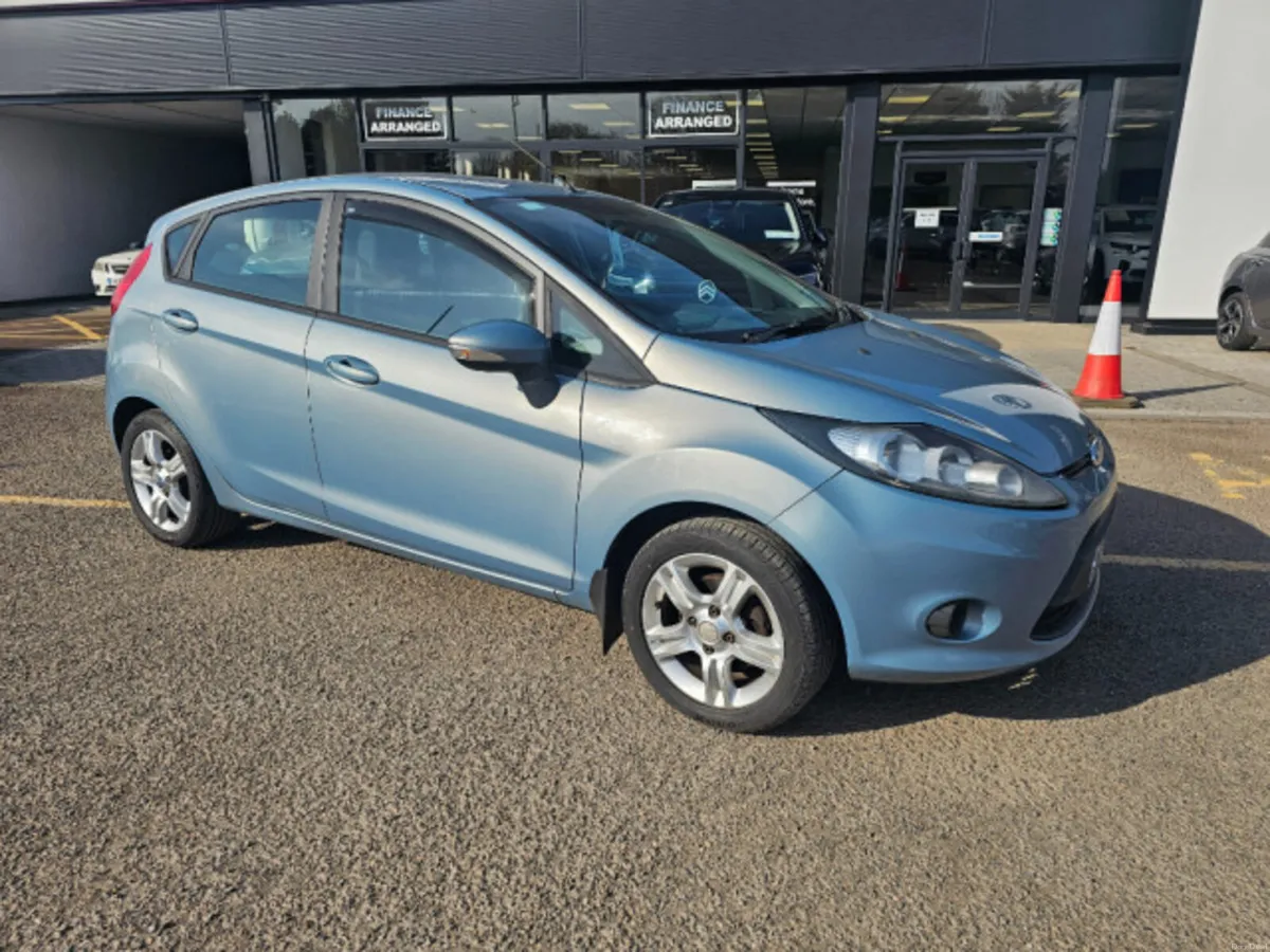 Ford Fiesta Style 1.25 82PS 5DR - Image 2