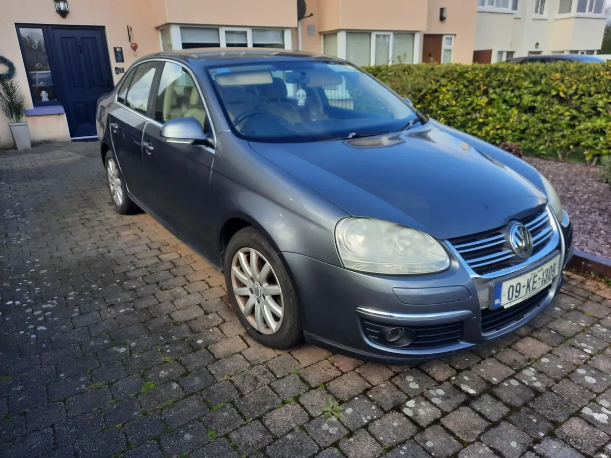 Volkswagen Jetta 2009 - Image 2