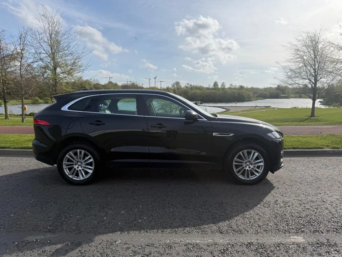 Jaguar F-Pace 2.0 D AWD PORTFOLIO  PAN ROOF MY18 - Image 3