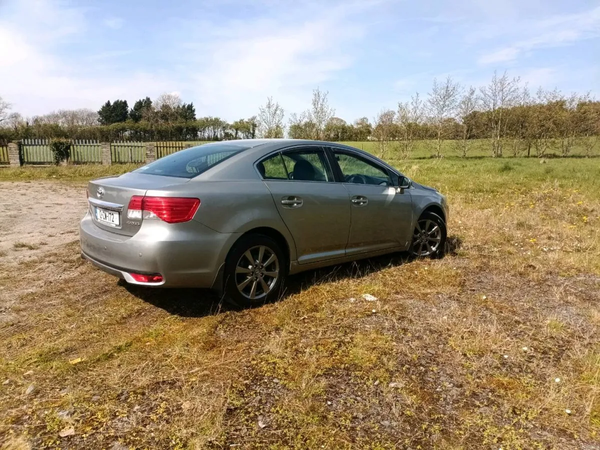 Toyota Avensis 2012 - Image 2