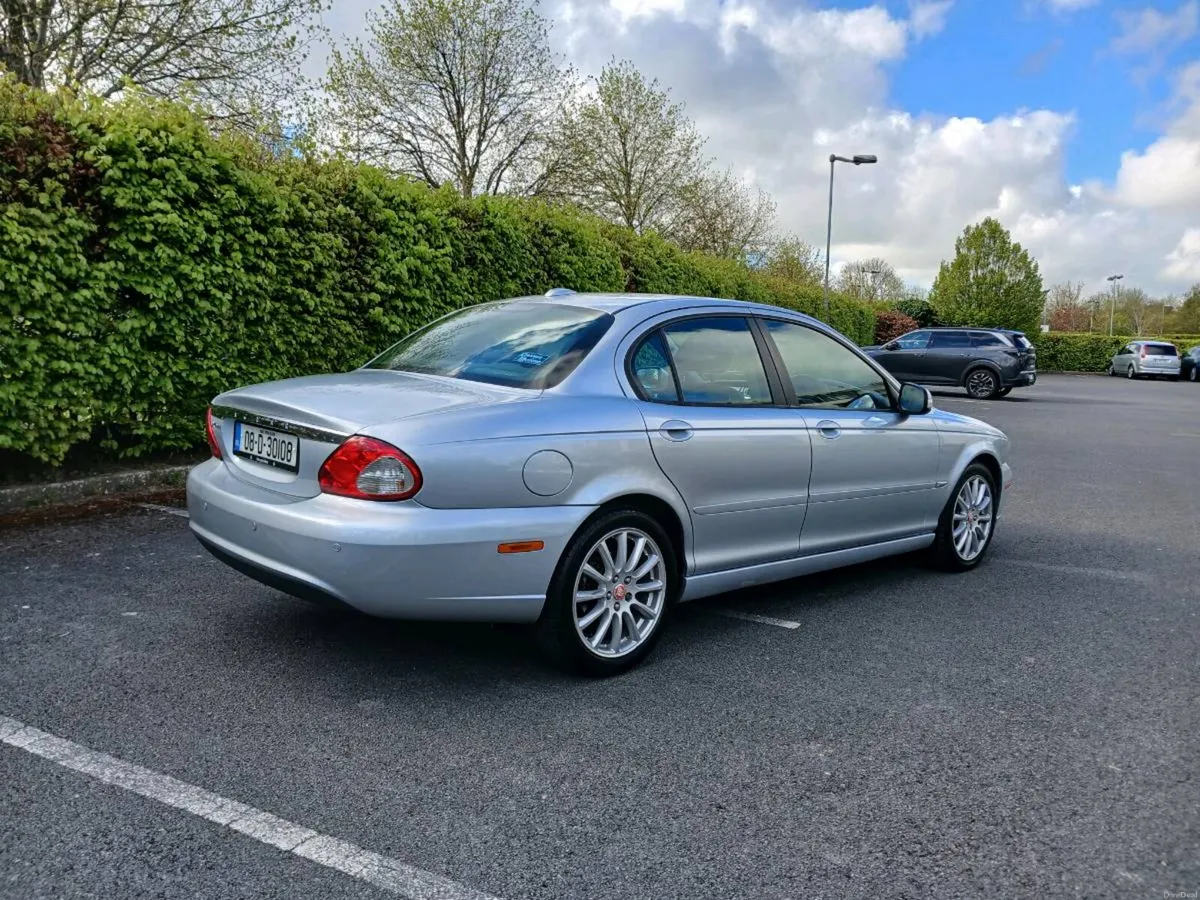Jaguar X Type 2.0 Diesel Silver Metalic / Black Le - Image 4