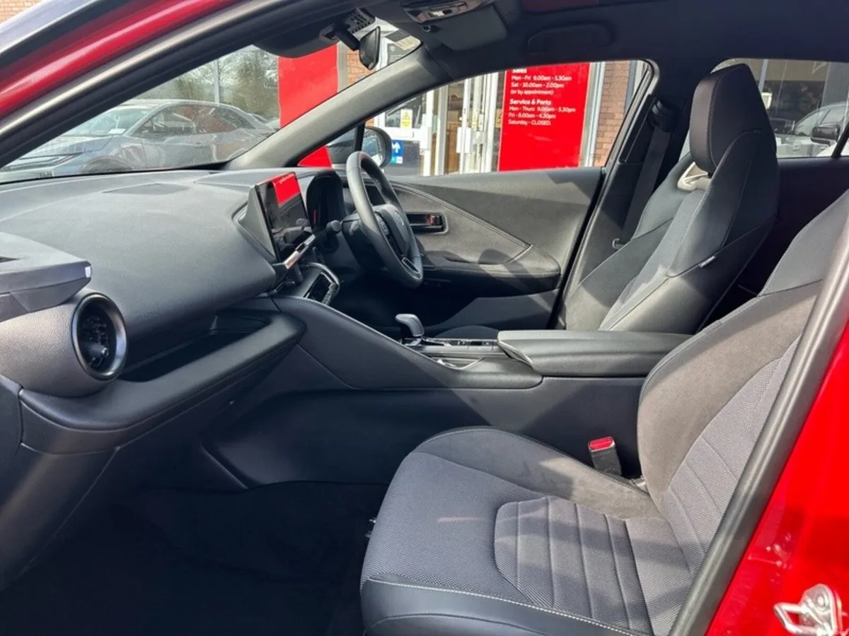 Toyota C-HR HYBRID SOL - Image 6