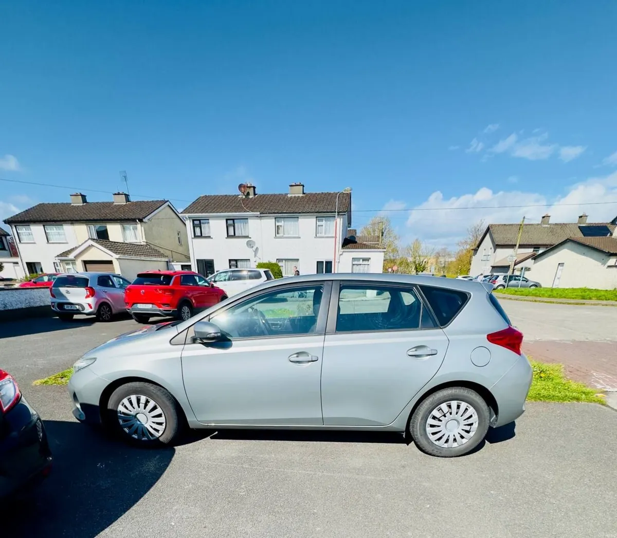 Toyota Auris 2013 - Image 2