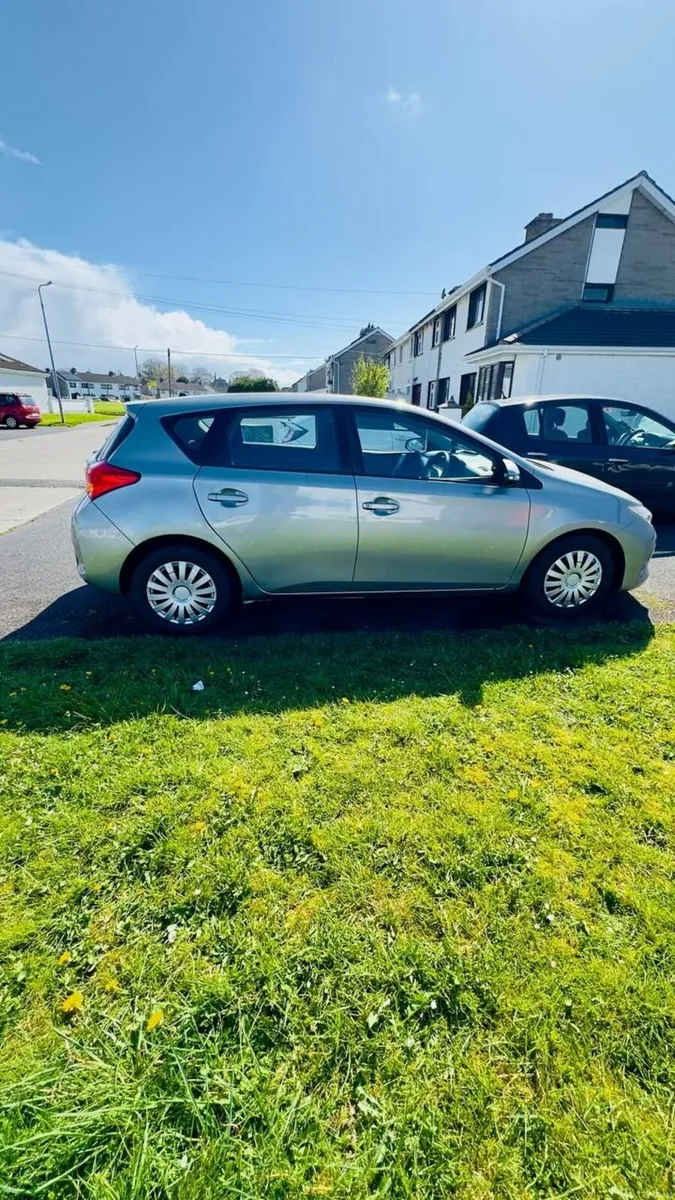 Toyota Auris 2013 - Image 3