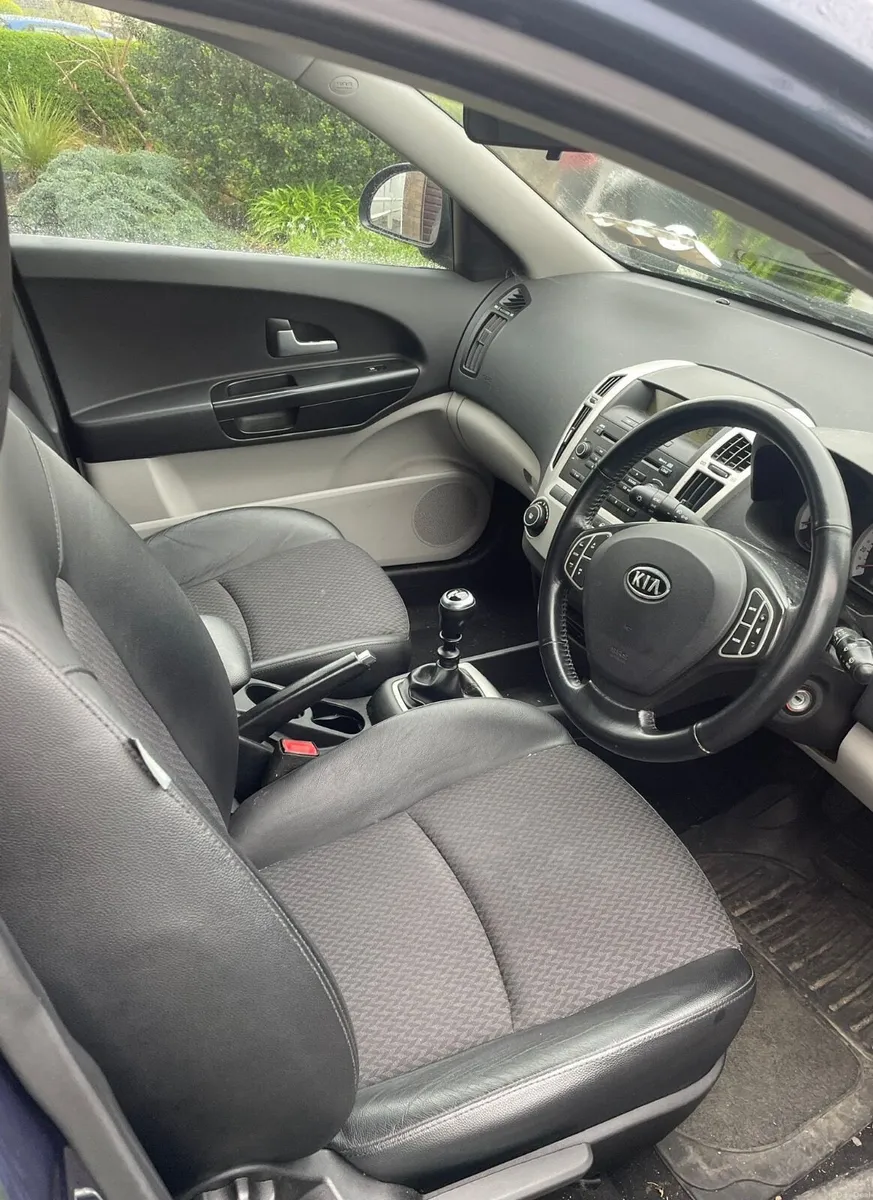 Kia Ceed 2010 - Image 4
