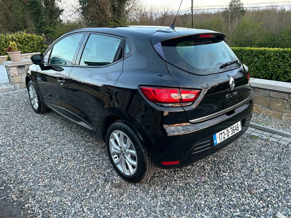2017 Renault Clio Dynamique NAV 1.1 - Image 4