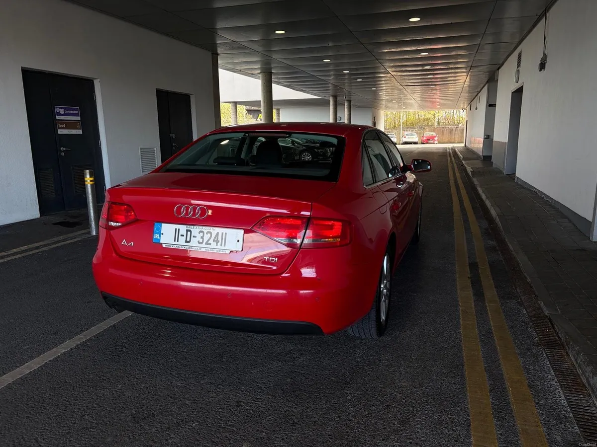 Audi A4 2011 automatic - Image 4