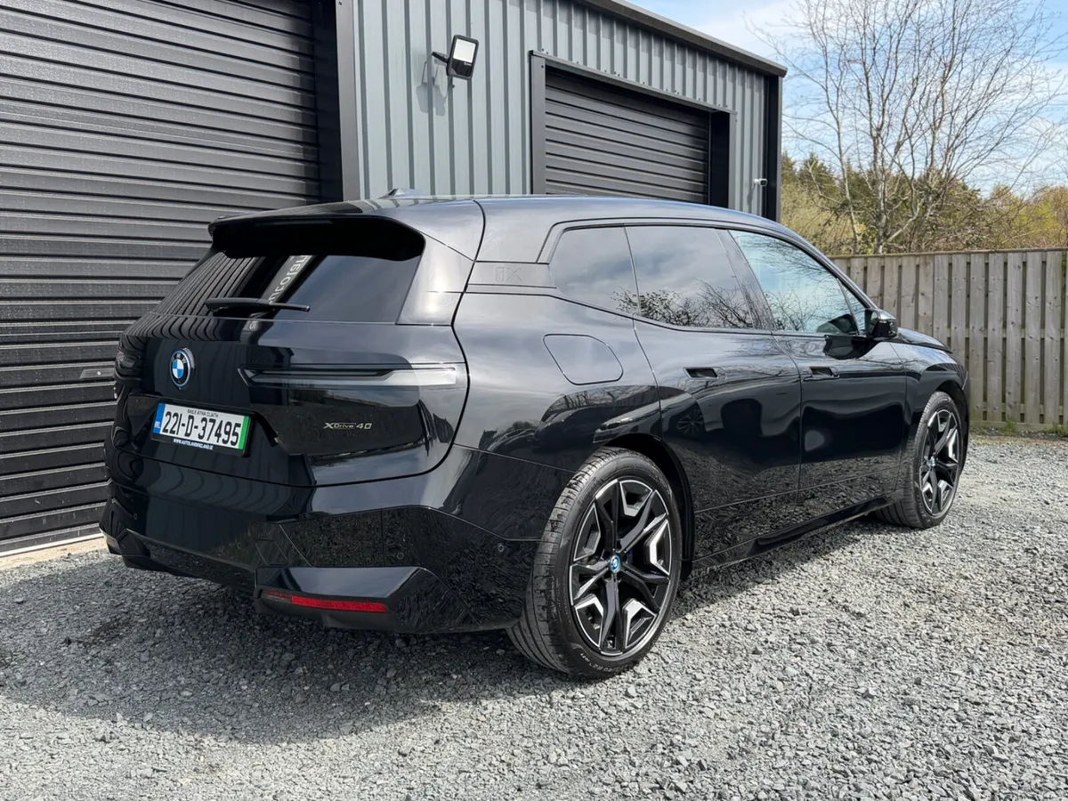 221 BMW iX 40 Xdrive 40 - Image 4