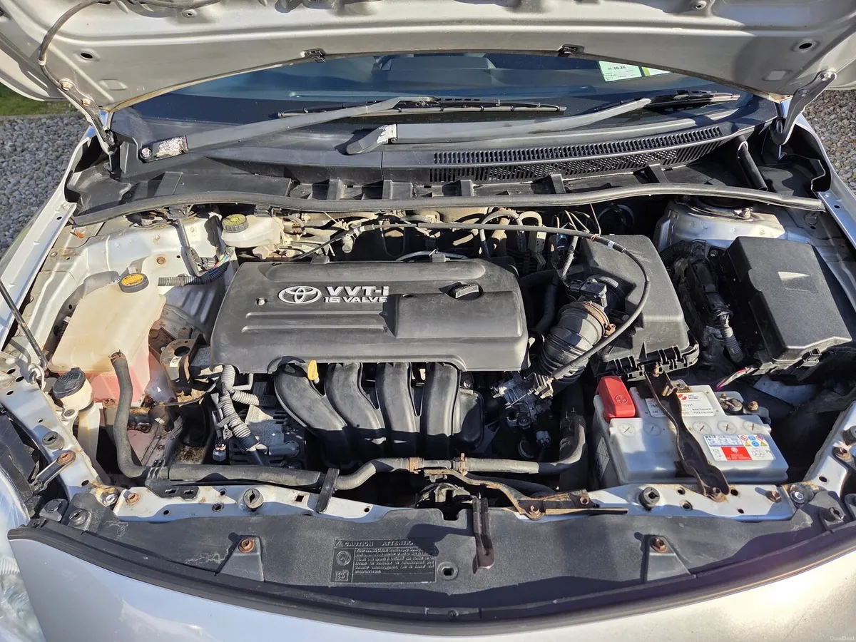 Toyota Corolla 1.4 Terra 2010 - Image 2