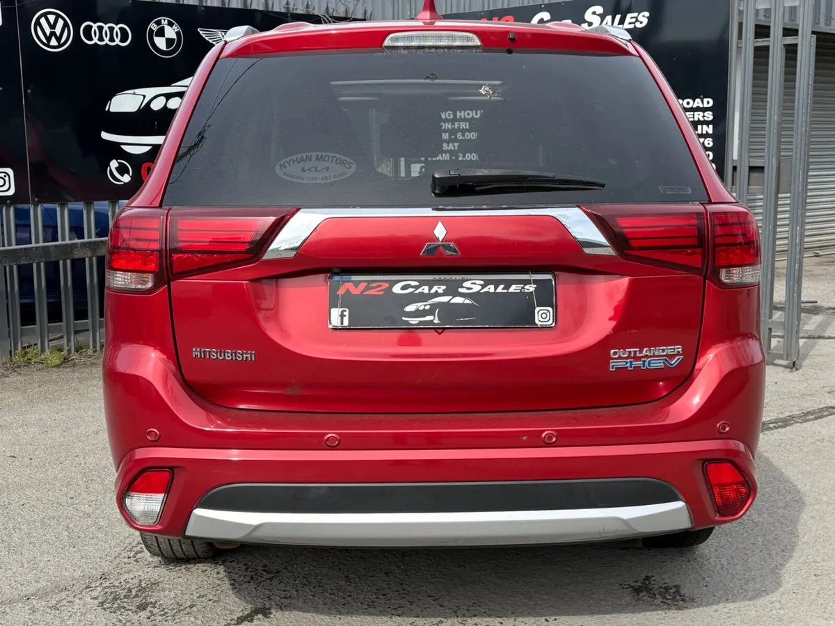 172 Outlander Plug in Hybrid, LOW MILES, NEW NCT - Image 5