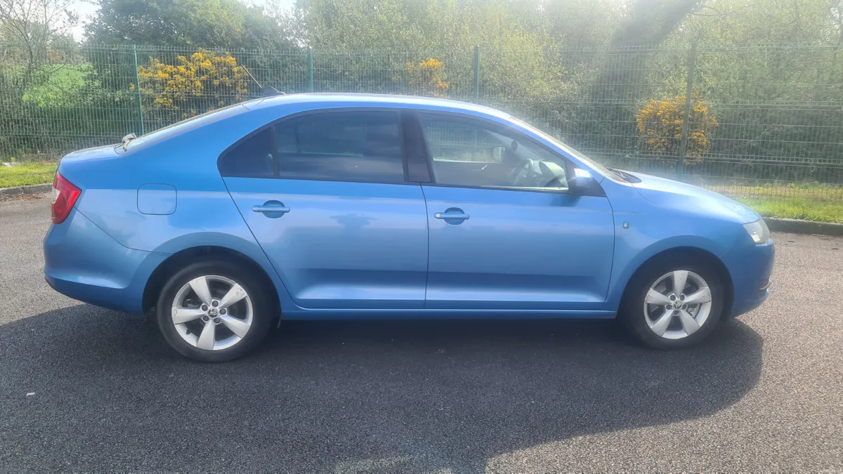 Skoda Rapid 2012 - Image 2