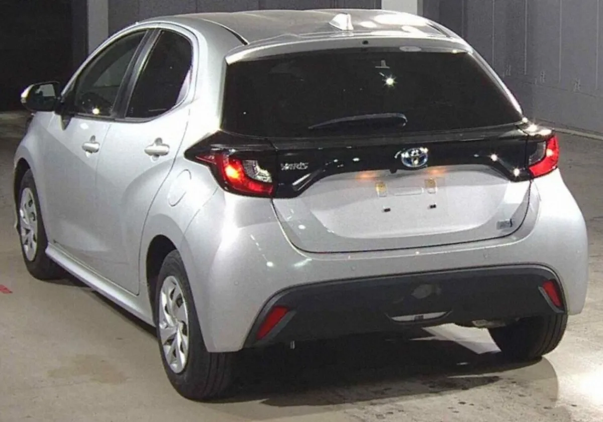 2022 Toyota Yaris Hybrid - Image 4