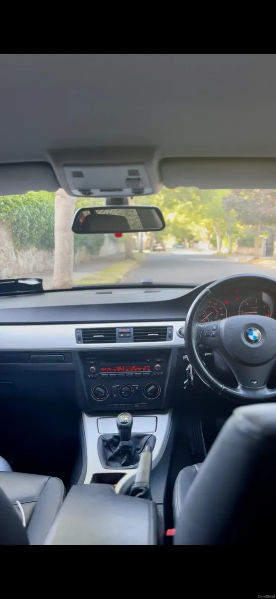 BMW 3-Series 2009 - Image 2
