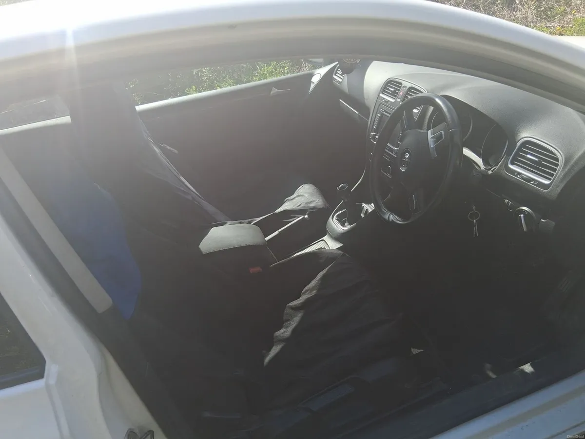 Volkswagen Golf 2012 - Image 2