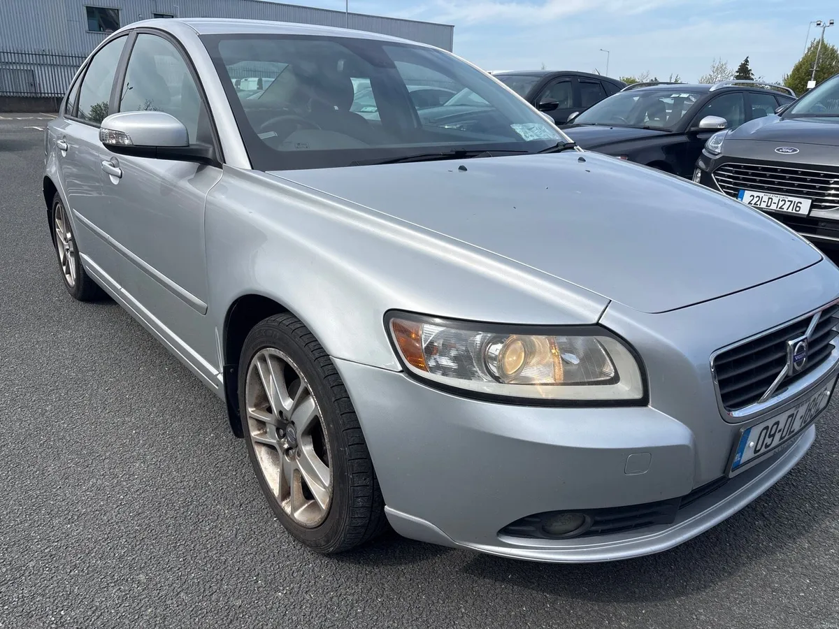 Volvo S40 - Image 1
