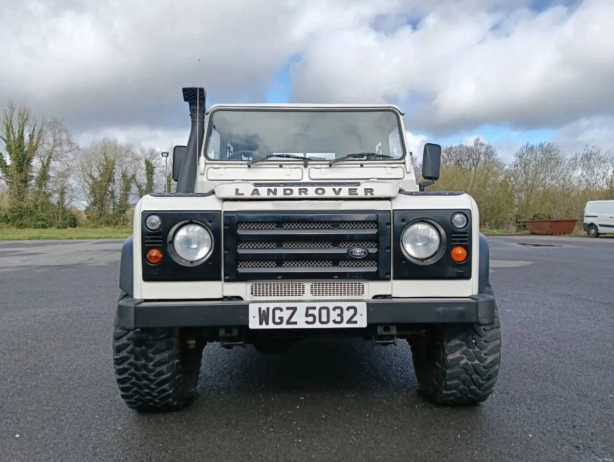 2005 Land Rover Defender 130 - Image 2