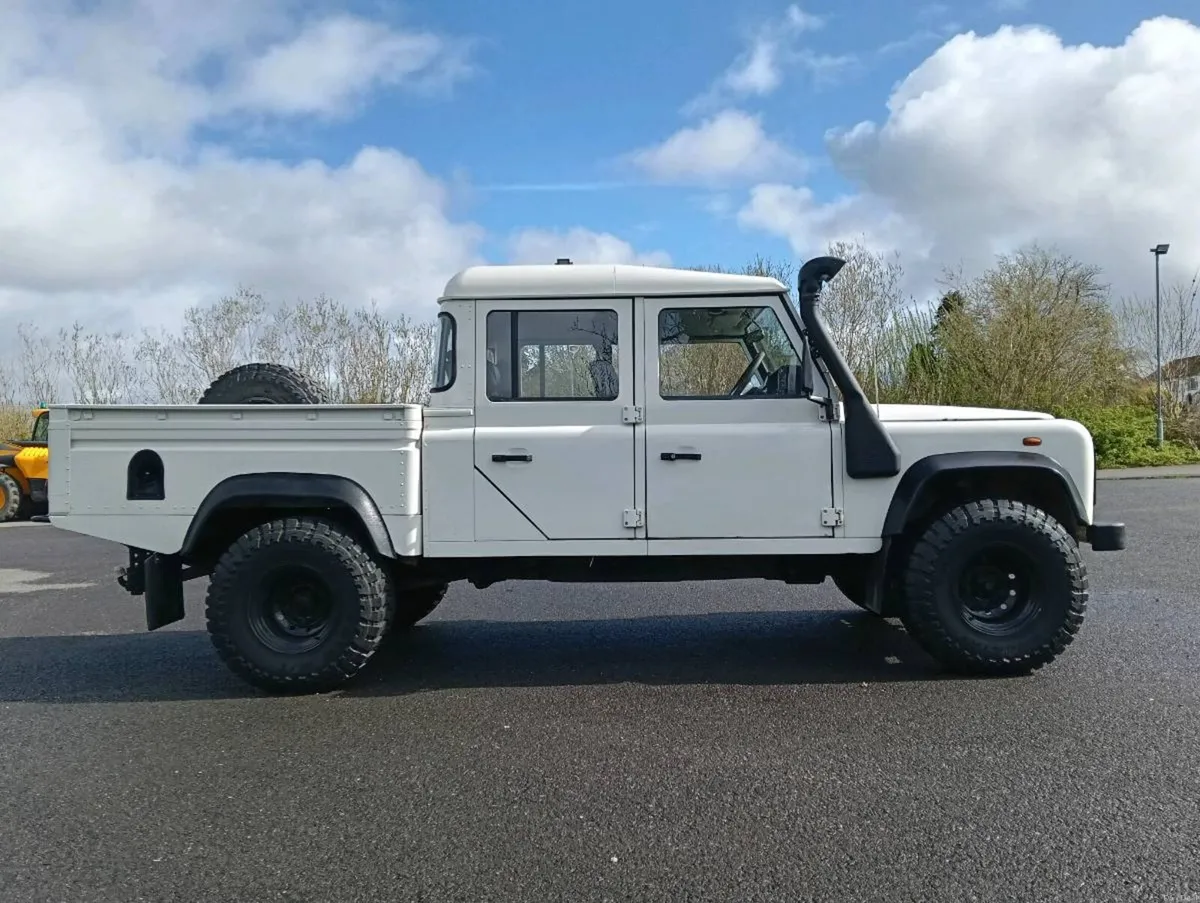 2005 Land Rover Defender 130 - Image 4