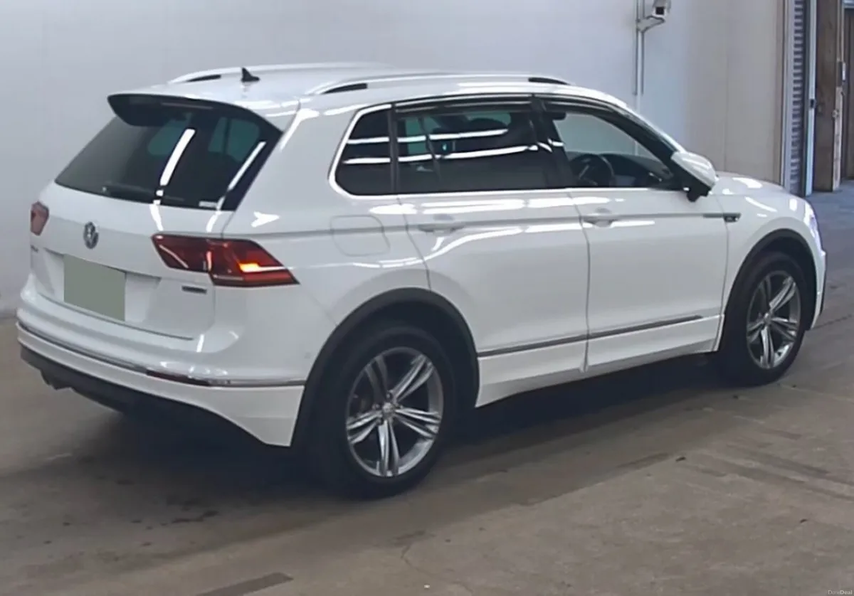 2018 VW Tiguan R-Line 4 Motion - Image 3