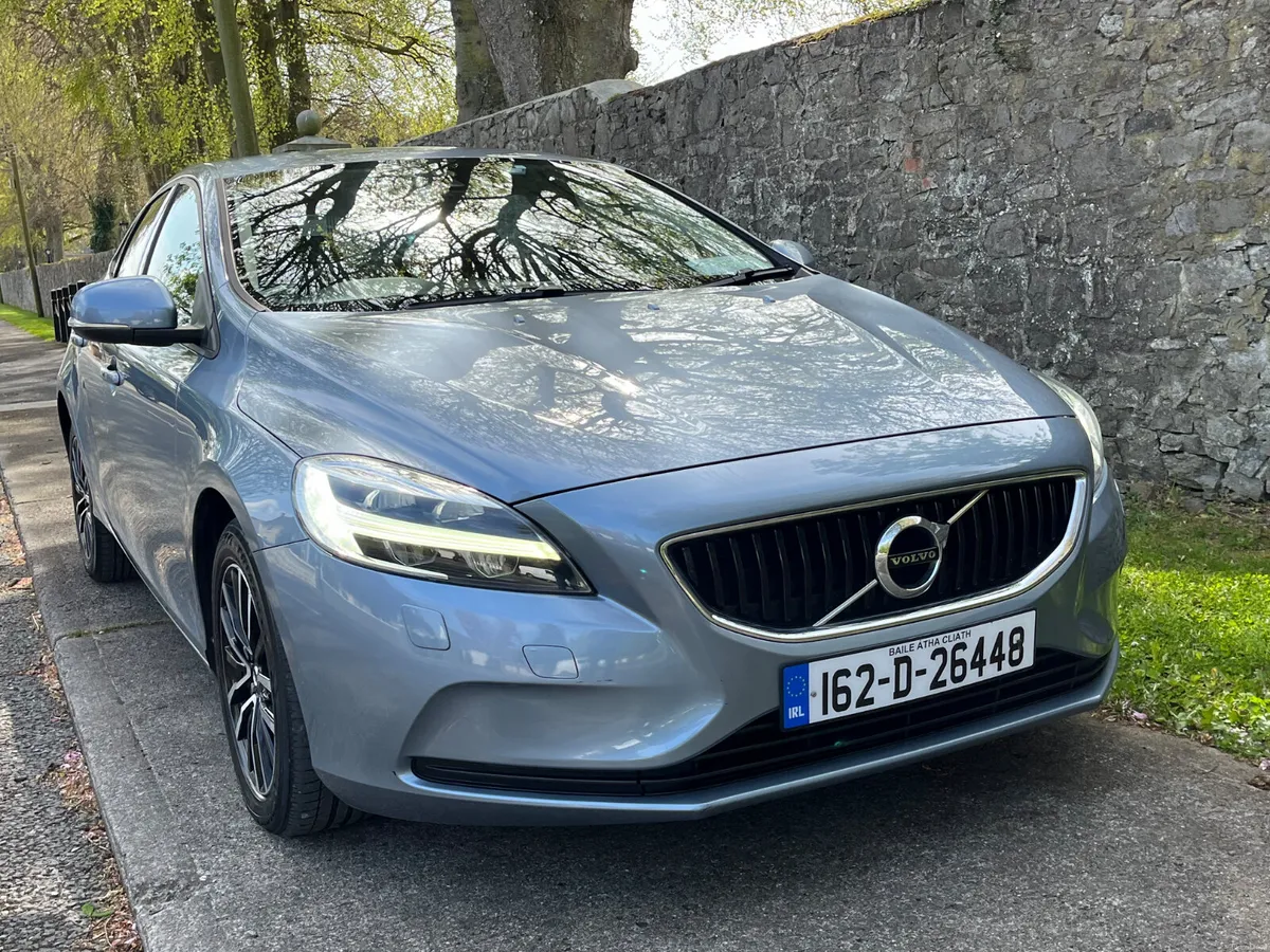 Volvo V40 2.0 D2 MOMENTUM - Image 3
