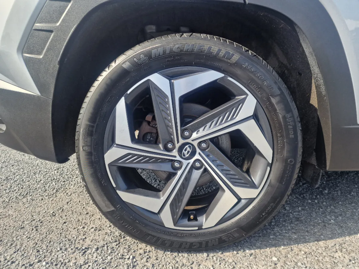 Hyundai Tucson Executive TWO Tone Phev 5DR AUTO - Image 4