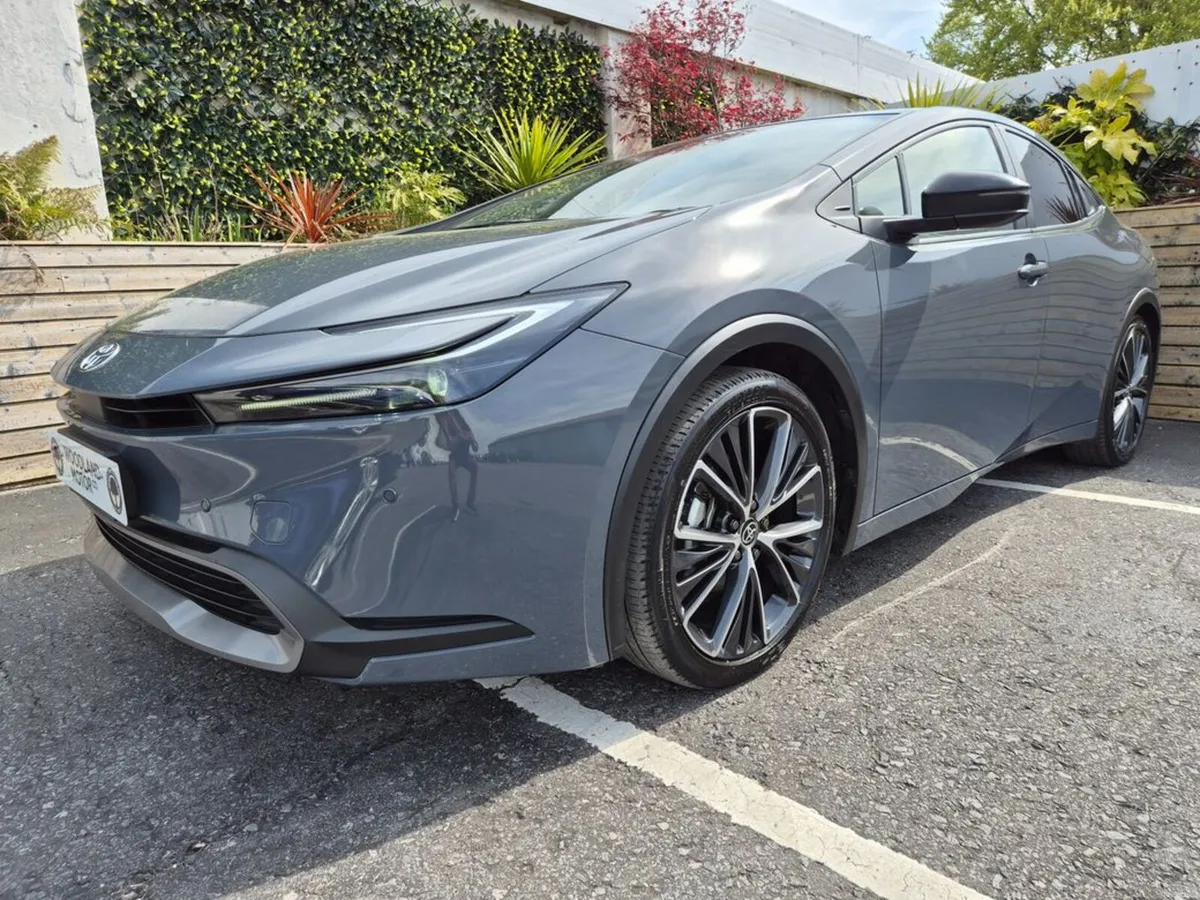 Toyota Prius 2.0 HEV / G-PACK HIGH SPEC / LOW MILE - Image 3