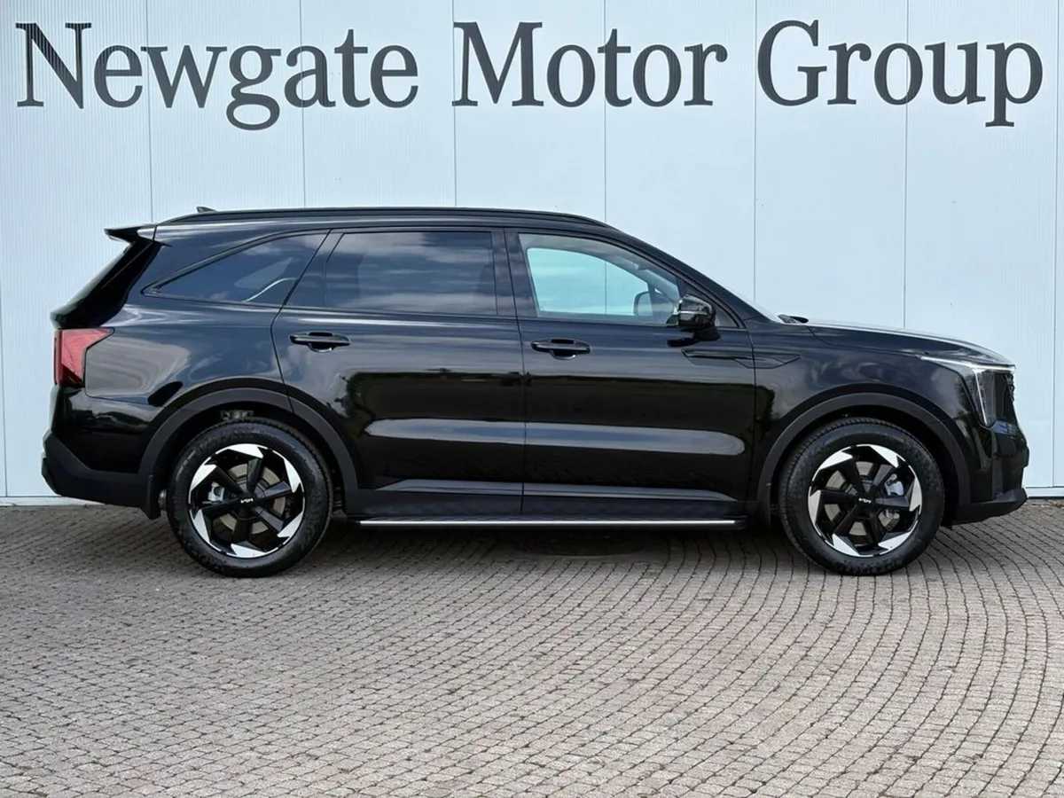 Kia Sorento BLACKED OUT - CUSTOM - Image 4