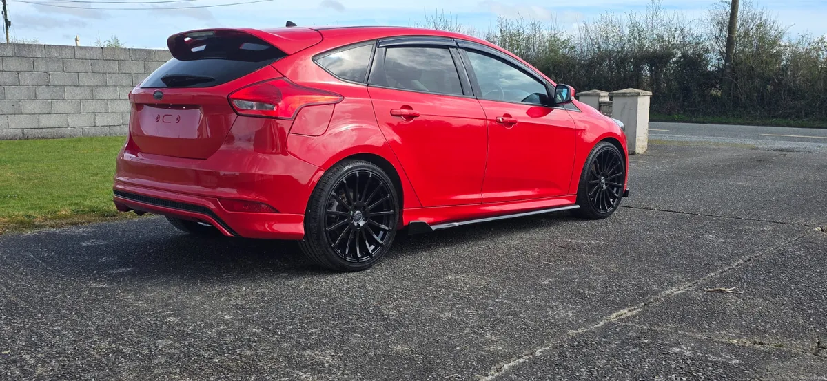 Ford Focus St Line 2015 - Image 2