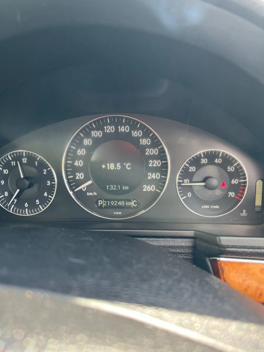 Mercedes-Benz E-Class 2007 - Image 2