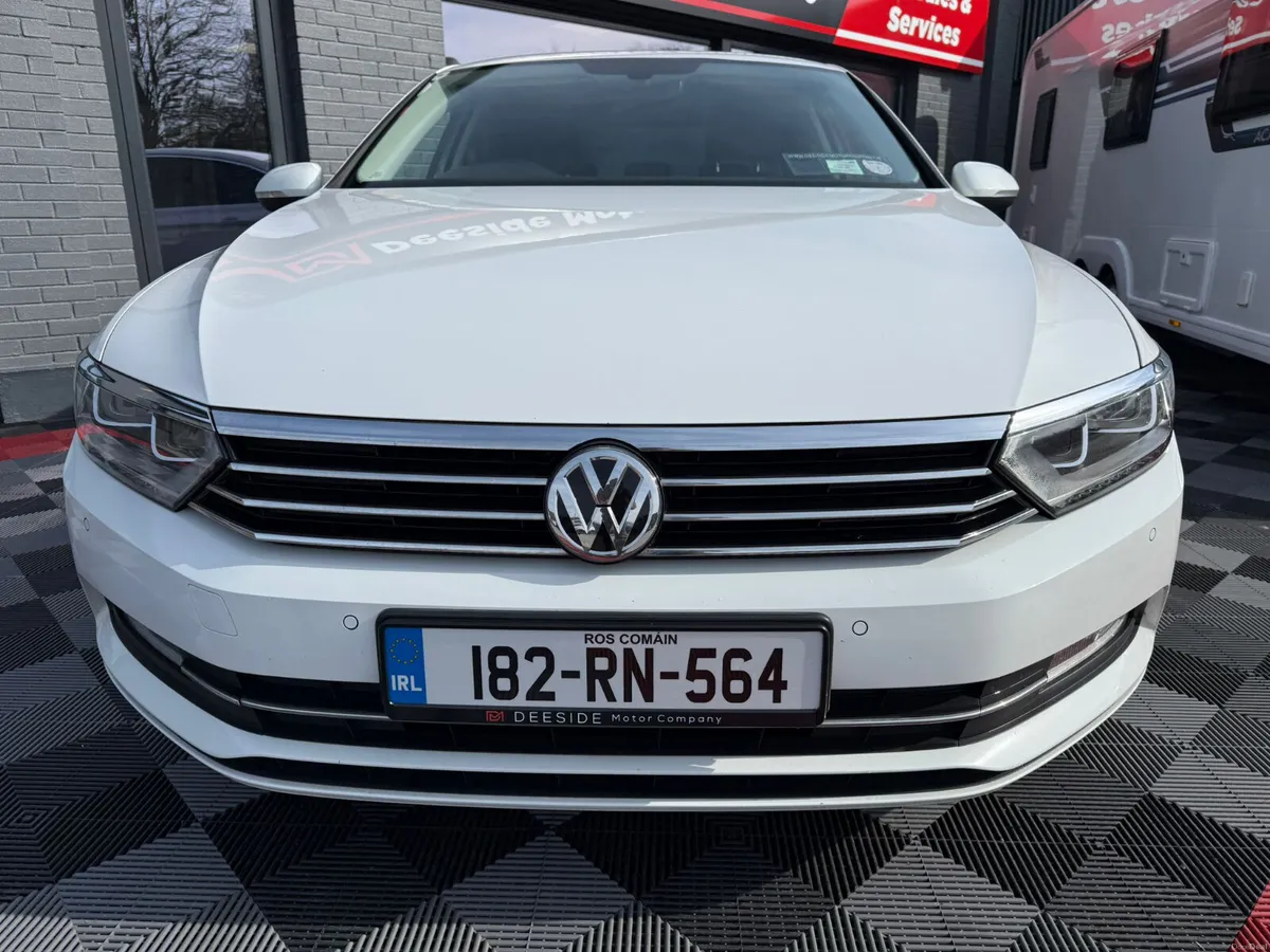 Volkswagen Passat 2018, HEATED SEATS, PARK SENSORS - Image 4