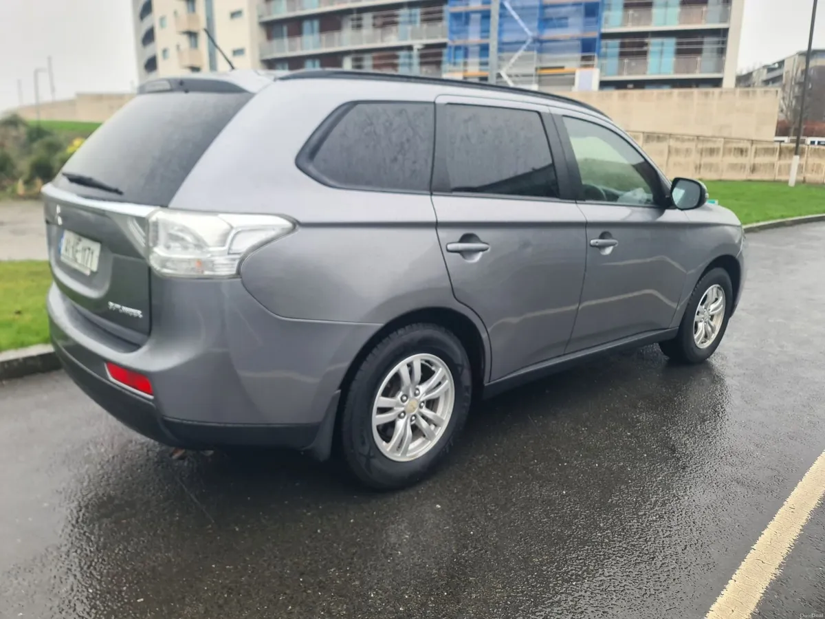 Mitsubishi Outlander COMMERCIAL  2014 - Image 4