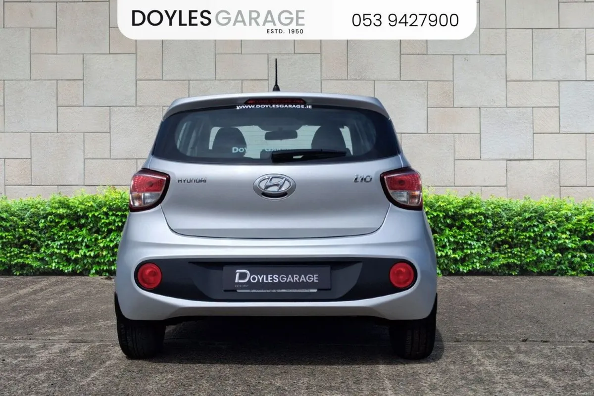 Hyundai i10 Deluxe 1.0 Petrol - Image 3