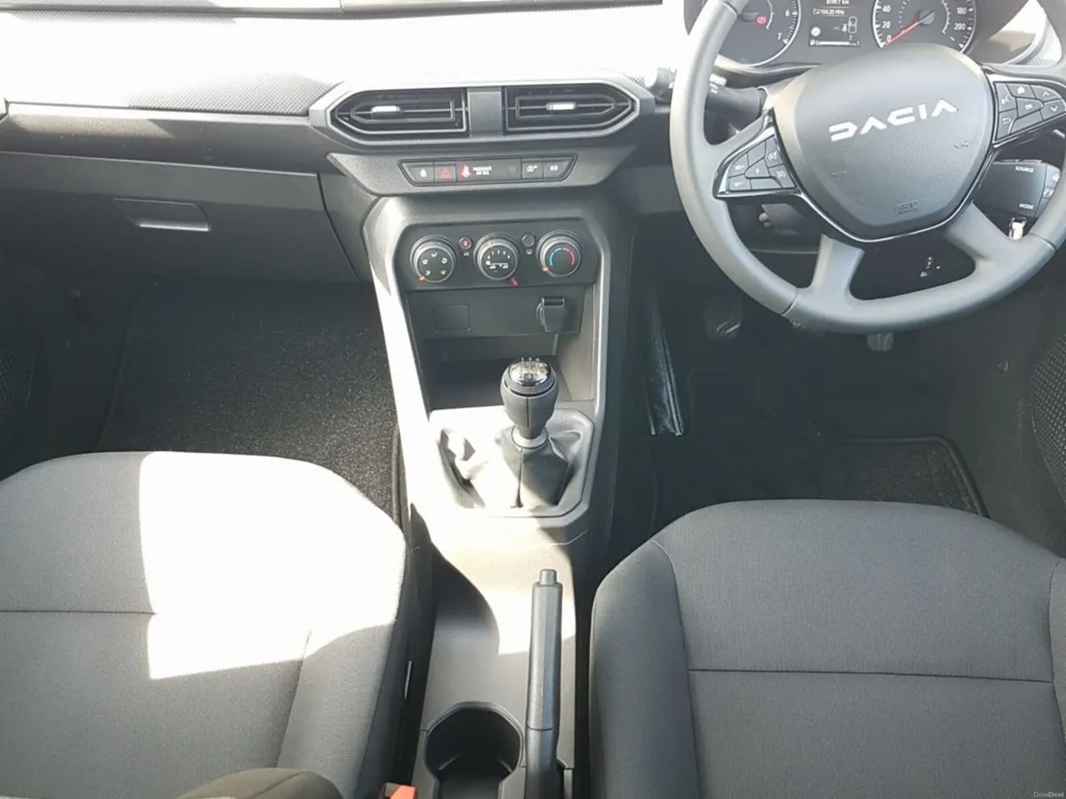 Dacia Sandero Essential TCe 90 5Sp GSR2 - Image 4