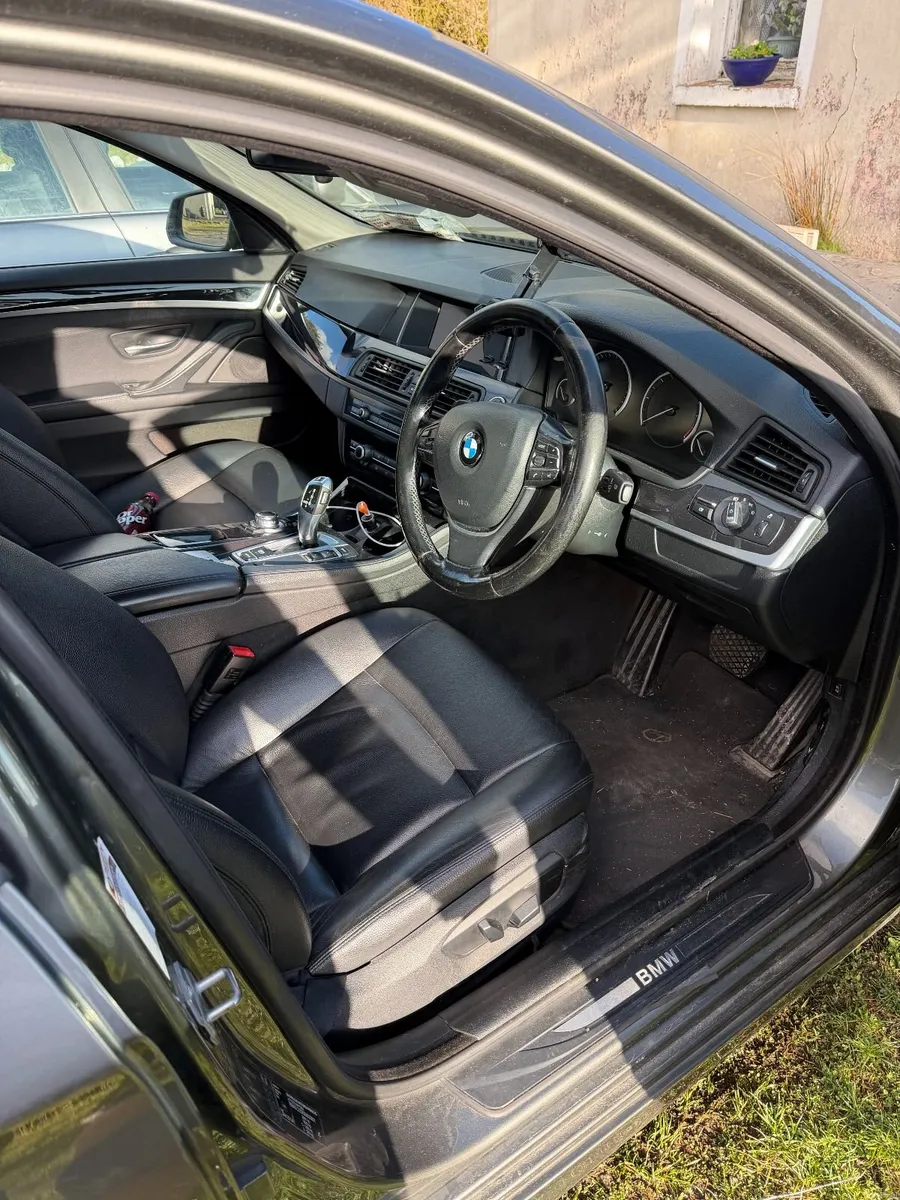 BMW 5-Series 2014 - Image 2
