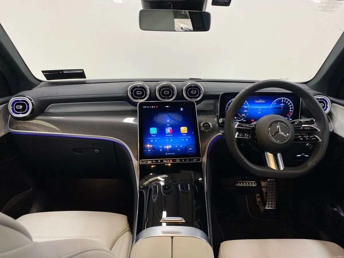 Mercedes-Benz GLC GLC 300 e 4MATIC AMG Line - Image 3