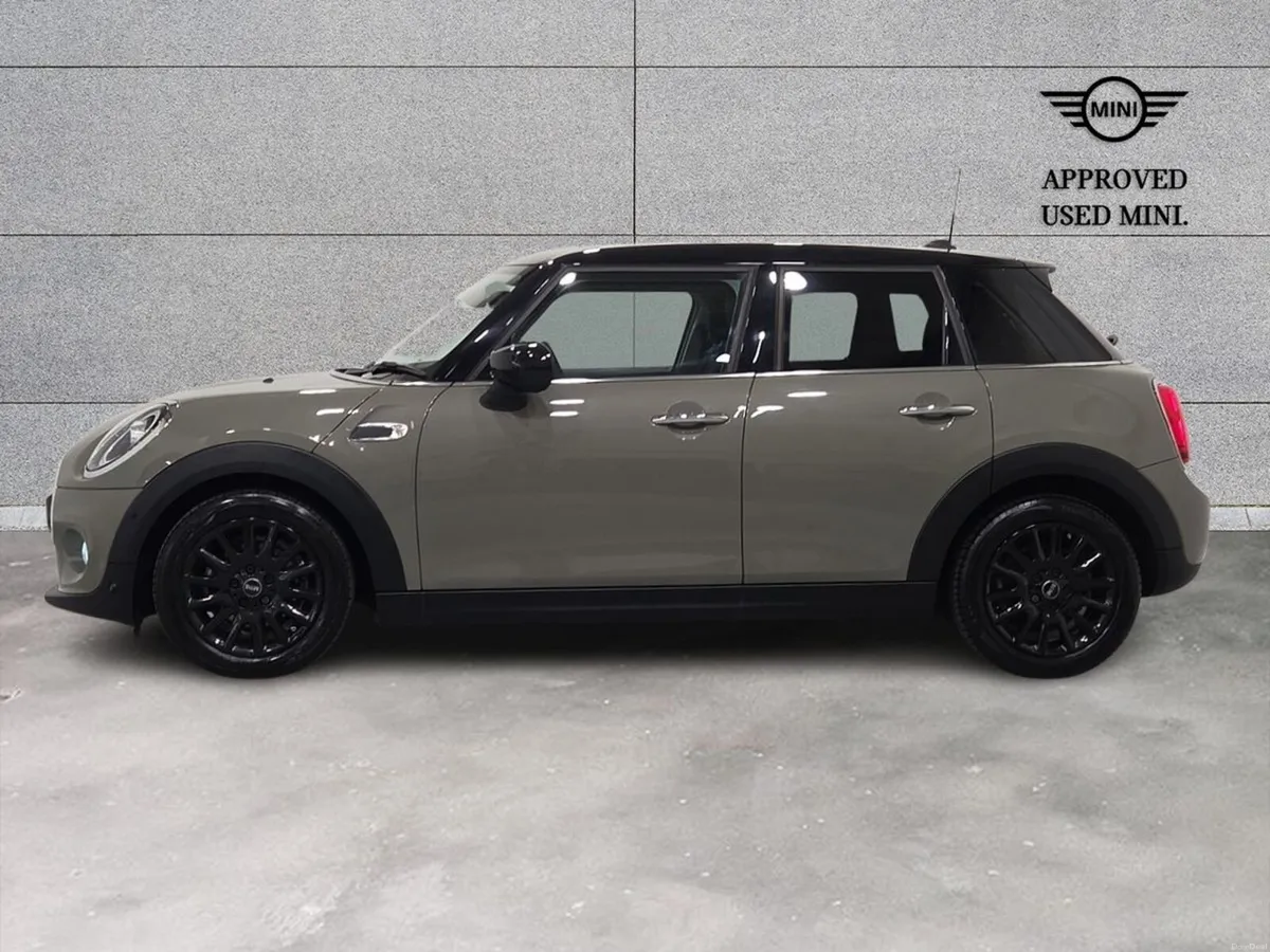 Mini Cooper 5-Door Cooper Classic - Image 3