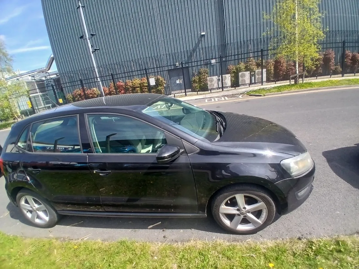 Volkswagen Polo 2011 - Image 2