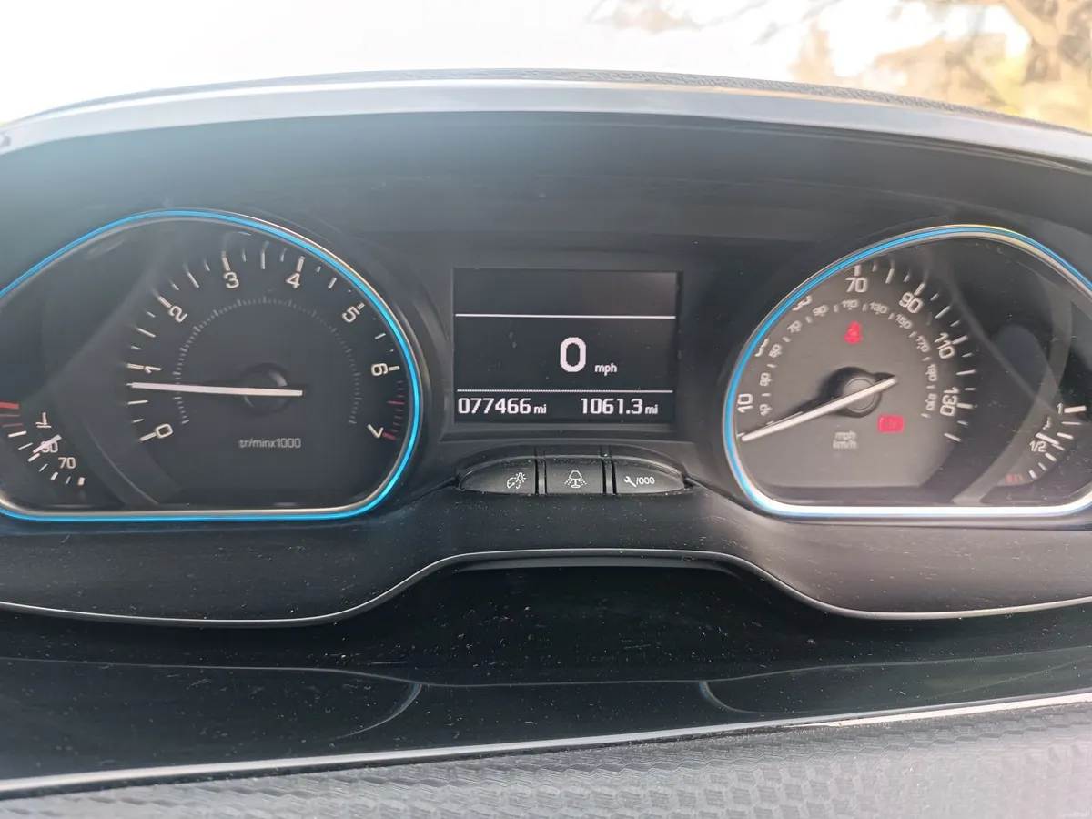 Peugeot 2008 2017 - Image 2