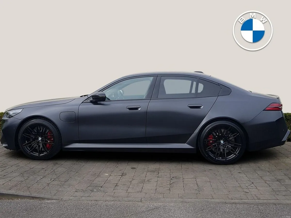 BMW M5 Saloon - Image 4