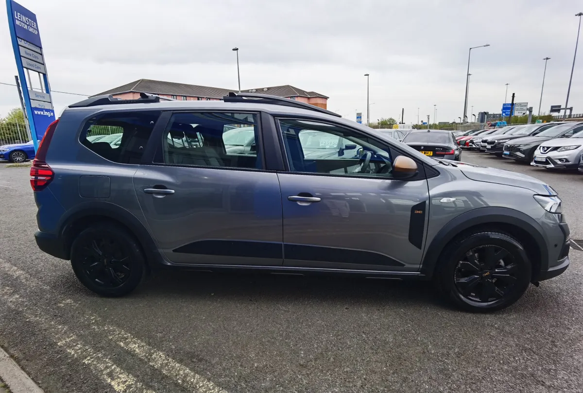 DACIA JOGGER 1.6 EXTREME AUTOMATIC PETROL HYBRID - Image 4