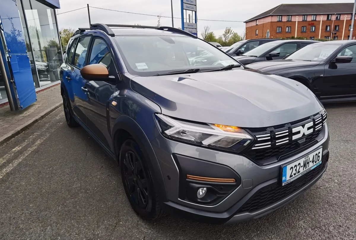 DACIA JOGGER 1.6 EXTREME AUTOMATIC PETROL HYBRID - Image 3