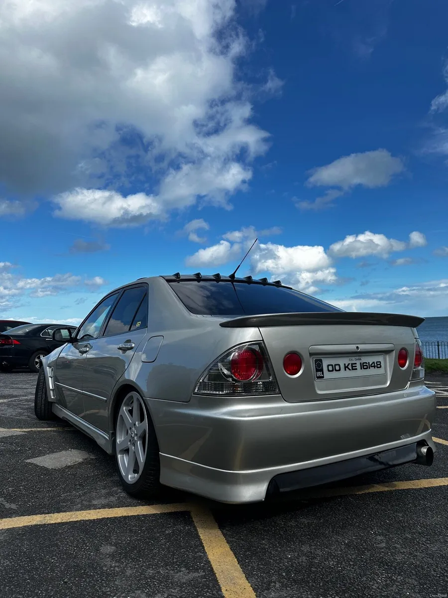Lexus is200 - Image 2
