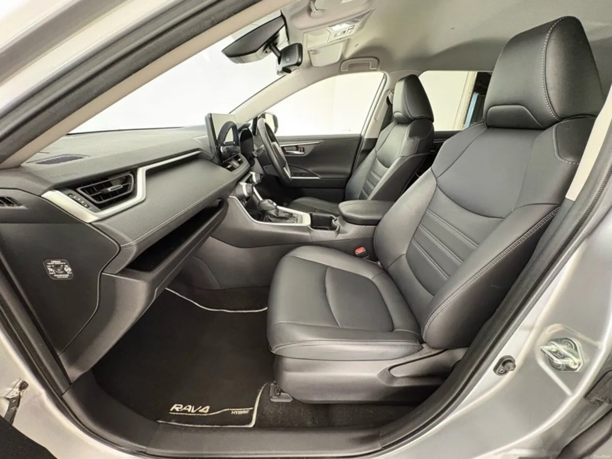 Toyota RAV4 Sol Hybrid - Image 6