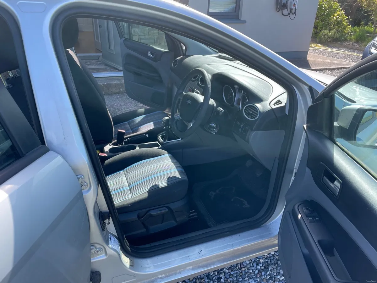 2009 Ford Focus for sale - Silver - Image 4