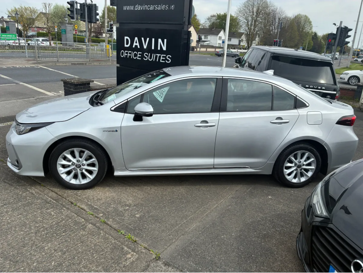 Toyota Corolla HYB LUNA SALOON 4DR AUTO - Image 3