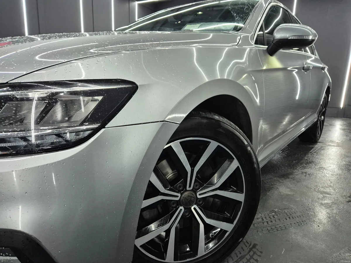 Volkswagen Passat 2020 - Image 2