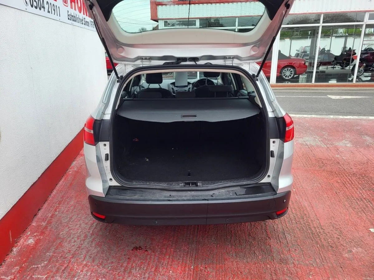 Ford Focus 1.5 TDCi 120PS Titanium PowerShift - Image 6