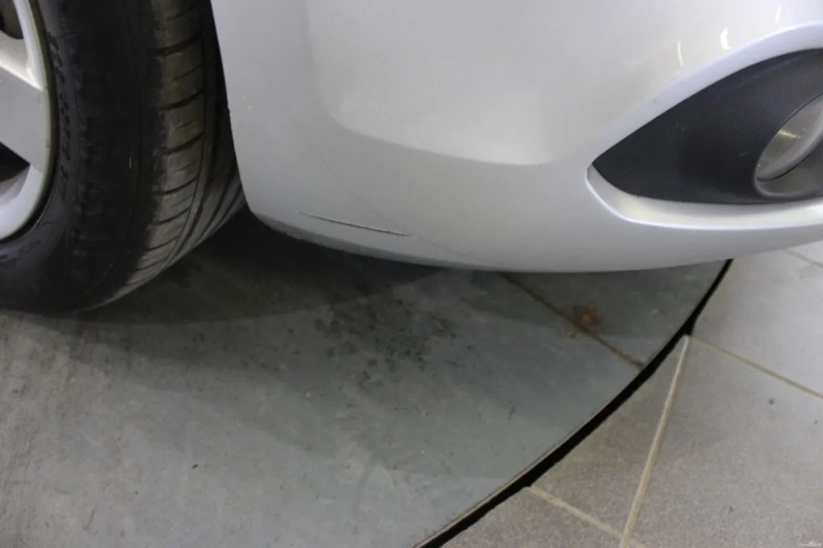 Volkswagen Jetta 1.6 TDI COMFORTLINE -TENDER 42 - Image 3