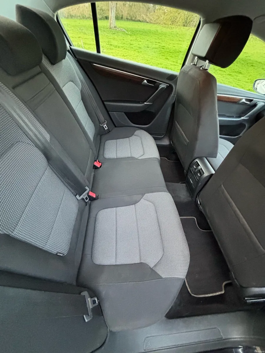 VW Passat - Image 4